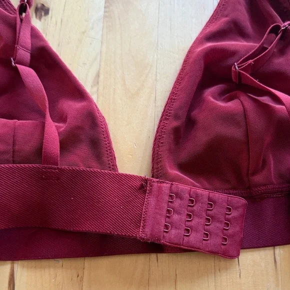 SKIMS Burgundy Bra - Picture 3 of 4